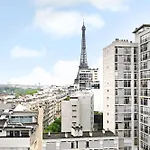 Vue Imprenable Sur La Tour Eiffel Et La Seine
