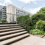 A Refined 2-Bedroom Close Avenue Foch