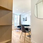 127 - Appartement Neuf & Luxueux Paris 2Eme 4Pers