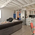 Charming Apartment In Le Marais