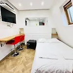 Pretty Central Flat In Paris