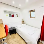 Pretty Central Flat In Paris