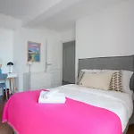 Magnificient 2 Bedrooms With Terrace Next To Champs-Elysees - Pc62B
