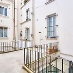 Studette Renovee Au Coeur Du Marais