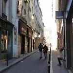 Charming Saint Germain Pres Rue De Ciseaux