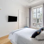 Newly Renovated Apt Near La Madeleine