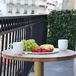 Luxueux Appartement Avec Balcon, Champs Elysees