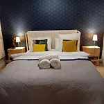 Gorgeous Place ,Center Paris,Close To Louvre Meusm And Eiffel Tour ,Front Metro