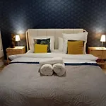 Gorgeous Place ,Center Paris,Close To Louvre Meusm And Eiffel Tour ,Front Metro