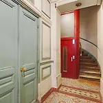 Studio Ideally Located In The Heart Of Paris