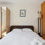Trocadero & Arc De Triomphe With Balcony - Cityapartmentstay