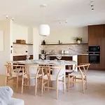 Spacious & Modern Property - Eiffel Tower