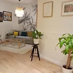 Center Paris, Amusing2Bed Room,68Sqm-5 Mins Eiffel Tour And Louvre Meusm ,Gare Montparnasse ,Front Metro