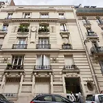 Contemporary Studio Apartment For 2 Ternes