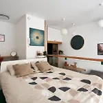 Contemporary Studio Apartment For 2 Ternes