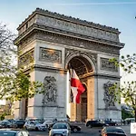Chambre Arc Triomphe Champs Elysees