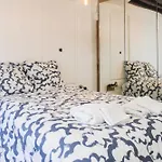 Charming 2-Room Apartment In The Heart Of Paris