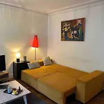 Appartement Haussmanien Au Coeur Du Village Montmartre !