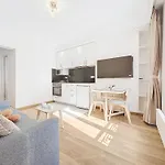 122 - Luxueux Pied-A-Terre Parisien