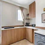 Barbes Buttes Chaumont Cosy Studio 2P