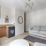 Barbes Buttes Chaumont Cosy Studio 2P