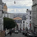 Montmartre Bright & Quiet
