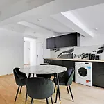 Refreshing 2Bd-6P Apartment - 18Th Ard
