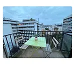 Appartement Lumineux 2 Pieces Avec Vue Sur La Tour Eiffel