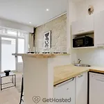 Charming Flat With Jacuzzi Heart Of Paris Gethosted
