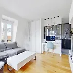 Cosy 2 Person Studio - Near Eiffel Tower