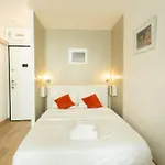 Champs Elysees & Arc De Triomphe - Cityapartmentstay
