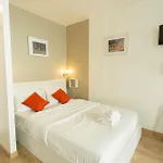 Champs Elysees & Arc De Triomphe - Cityapartmentstay