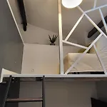 Petite Chambre A Paris Avec Ascenseur !