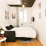 Ile Saint-Louis & Pont De La Tournelle - Cityapartmentstay