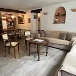 Typical Marais 3 Bedroom - Beaubourg