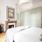 Guestready - A Classic Touch Of Parisian Glamour