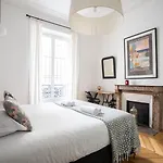 Guestready - A Classic Touch Of Parisian Glamour