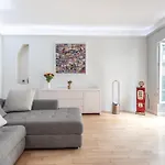 Cosy Central Place In Paris