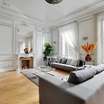 Magnificent Appt - 2Bd-4P - Georges V - Champs-Elysees
