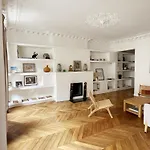 Spacious 3Br Flat / Madeleine