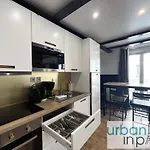 Urban Flat 13 - Pretty 2 Bedroom Parisian Flat