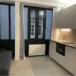 Modern Studio Apt In The Heart Of Paris