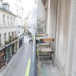 Sunny And Charming Apartment Heart Of Paris