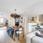 Stunning 2Br Flat With Terrace Near Metro Station
