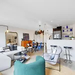 Stunning 2Br Flat With Terrace Near Metro Station