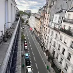 Vivre Au Village Des Batignolles