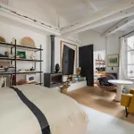 2 Elegants Appartements Au Coeur Du Marais