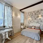 Charming Studio In The Heart Of Paris