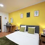 Modern Bright And Fully Renovated
