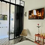 Romantic Artist Room Montmartre Bed&Breakfast